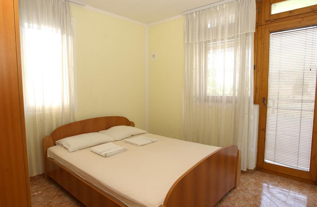 Rooms & Apartments Anka Bar Room photo