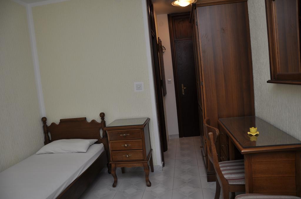 Rooms & Apartments Anka Bar Room photo