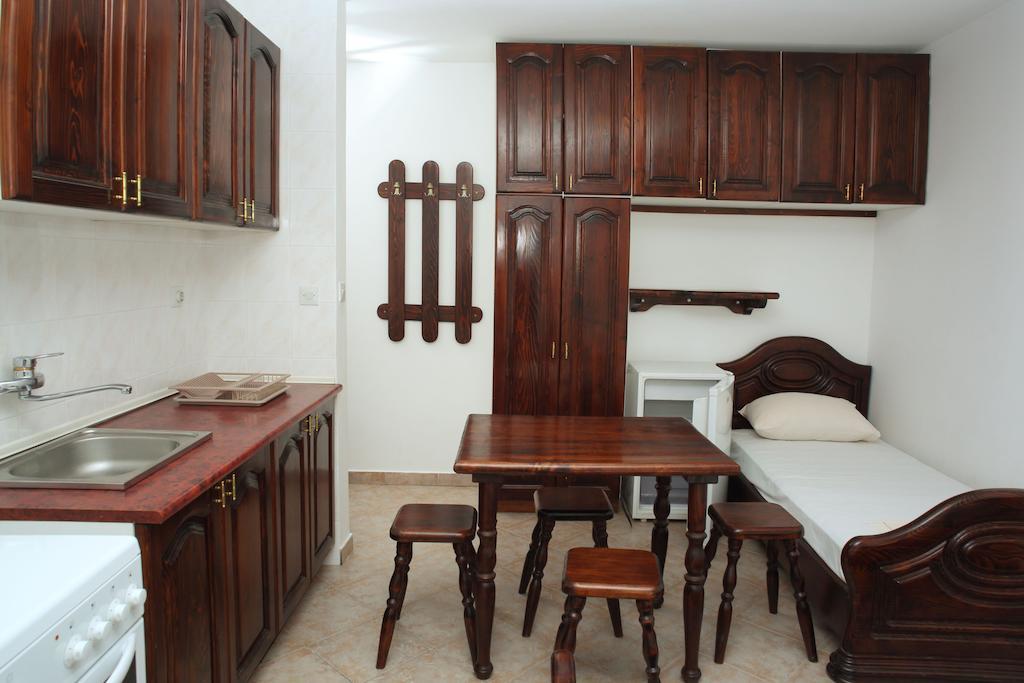 Rooms & Apartments Anka Bar Room photo